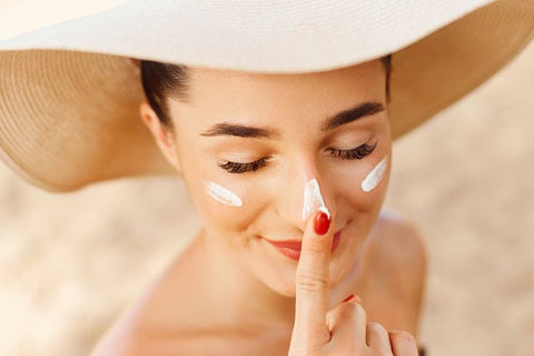 Crème Solaire : Pourquoi Elle Est Incontournable pour une Peau Saine et Rayonnante