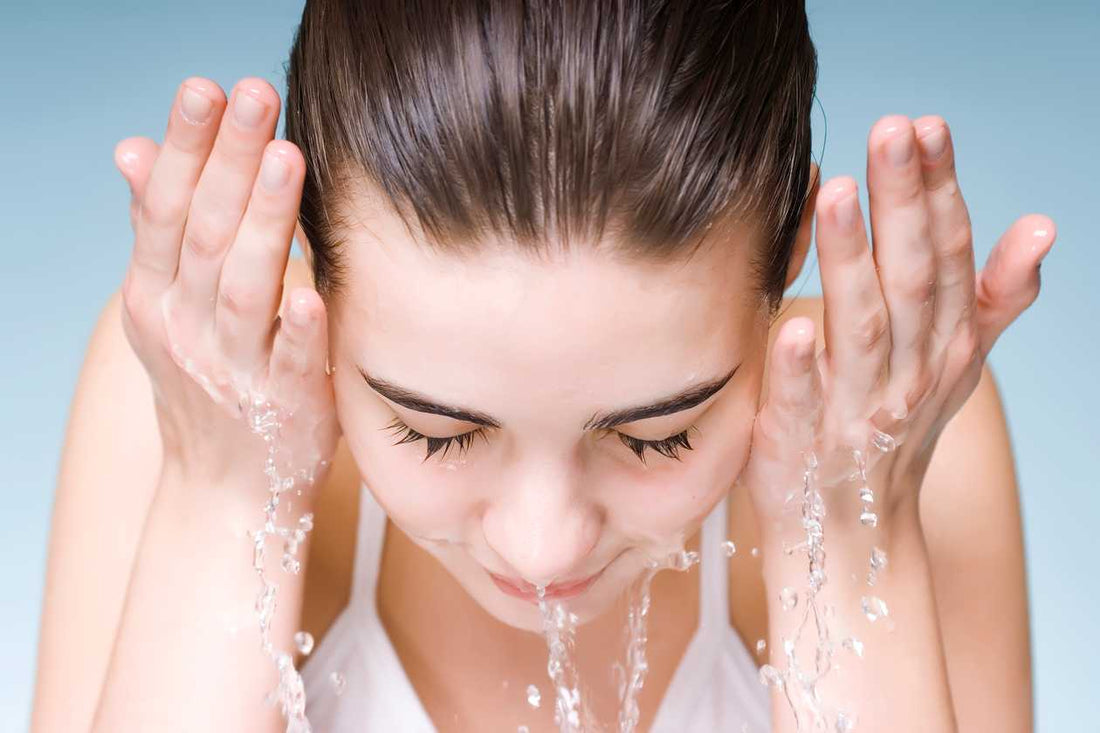 Peau Grasse : Trouver le Fond de Teint Parfait pour une Couverture Impeccable